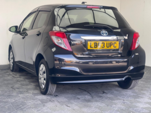 2013 Toyota Yaris 1.33 Dual Vvt-I Tr Multidrive S Euro 5 5dr in Black — image 4