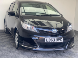 2013 Toyota Yaris 1.33 Dual Vvt-I Tr Multidrive S Euro 5 5dr in Black — image 5