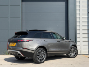 2019 Land Rover Range Rover Velar 2.0 P300 R-Dynamic Hse Auto 4WD Euro 6 (s/s) 5dr in Silver — image 4