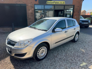 2009 Vauxhall Astra 1.6i 16v Life Easytronic 5dr in Silver — image 2