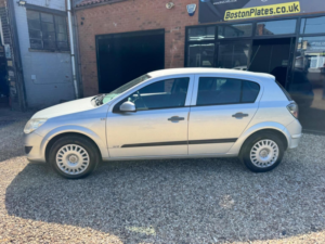 2009 Vauxhall Astra 1.6i 16v Life Easytronic 5dr in Silver — image 4