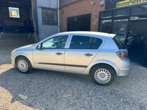 2009 Vauxhall Astra 1.6i 16v Life Easytronic 5dr in Silver — image 5