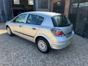 2009 Vauxhall Astra 1.6i 16v Life Easytronic 5dr in Silver — image 6