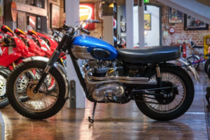 1964 Triumph Bonneville T120 T120c 650 "tt" Special Fully Restored in Blue — image 3