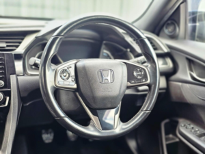 2020 Honda Civic 1.6 I-Dtec Sr Euro 6 (s/s) 5dr in Black — image 4