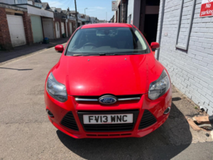2013 Ford Focus 1.0t Ecoboost Zetec Euro 5 (s/s) 5dr in Red — image 2