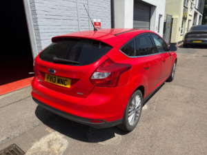 2013 Ford Focus 1.0t Ecoboost Zetec Euro 5 (s/s) 5dr in Red — image 4