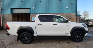 2022 Toyota Hilux 2.8 D-4d Invincible X Auto 4WD Euro 6 (s/s) 4dr in White — image 2