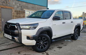 2022 Toyota Hilux 2.8 D-4d Invincible X Auto 4WD Euro 6 (s/s) 4dr in White — image 6