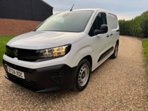 2024 Vauxhall Combo 1.5 Turbo D 2300 Prime in White — image 3