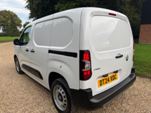 2024 Vauxhall Combo 1.5 Turbo D 2300 Prime in White — image 4