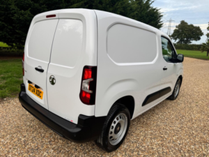 2024 Vauxhall Combo 1.5 Turbo D 2300 Prime in White — image 6