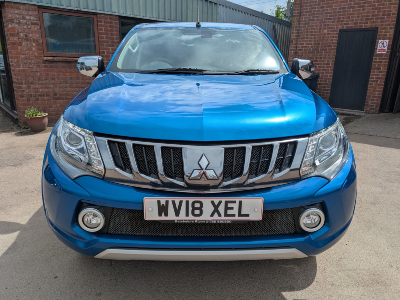 2018 Mitsubishi L200 2.4 Di-D Dc Barbarian in Blue — image 1