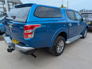 2018 Mitsubishi L200 2.4 Di-D Dc Barbarian in Blue — image 2