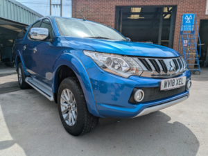 2018 Mitsubishi L200 2.4 Di-D Dc Barbarian in Blue — image 3