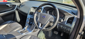 2017 Volvo Xc60 2.0 Se Nav T5 Automatic in Silver — image 3