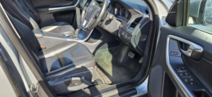 2017 Volvo Xc60 2.0 Se Nav T5 Automatic in Silver — image 4
