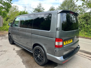 2015 Volkswagen Transporter 2.0 Bitdi T32 Highline Kombi DSG 4motion L3 H1 4dr in Grey — image 4