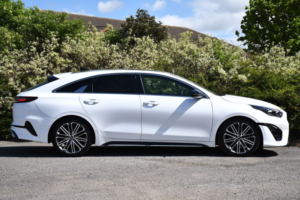 2023 Kia Proceed 1.5 T-Gdi Gt-Line S Shooting Brake 5dr Petrol Dct Euro 6 (s/s) (158 Bhp) in White — image 2