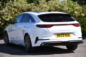 2023 Kia Proceed 1.5 T-Gdi Gt-Line S Shooting Brake 5dr Petrol Dct Euro 6 (s/s) (158 Bhp) in White — image 3