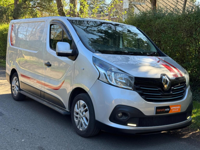 2019 Renault Trafic 1.6 Dci Energy 27 Sport Nav Swb Standard Roof Euro 6 (s/s) 5dr in Silver — image 1