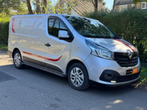 2019 Renault Trafic 1.6 Dci Energy 27 Sport Nav Swb Standard Roof Euro 6 (s/s) 5dr in Silver — image 3