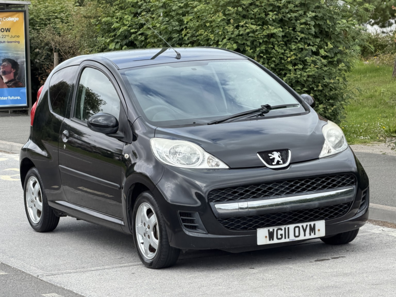 2011 Peugeot 107 1.0 12v Urban in Black — image 1