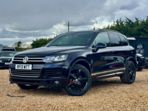 2013 Volkswagen Touareg 3.0 Tdi V6 Bluemotion Tech R-Line Tiptronic 4WD Euro 5 (s/s) 5dr in Black — image 4