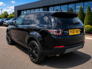 2017 Land Rover Discovery Sport 2.0 Td4 Hse Black Auto 4WD Euro 6 (s/s) 5dr in Black — image 4