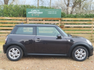 2014 MINI Hatch 1.6 One D Hatch in Brown — image 2