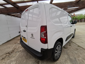 2019 Peugeot Partner 1.6 Bluehdi 1000 Professional in White — image 4