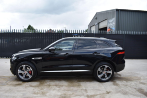 2017 Jaguar F-Pace 3.0 D300 V6 S Auto AWD Euro 6 (s/s) 5dr in Black — image 4