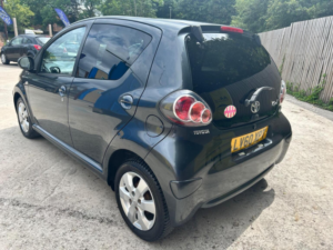 2011 Toyota Aygo 1.0 Vvt-I Go Euro 5 5dr in Grey — image 3