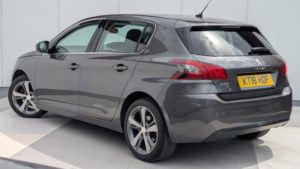 2018 Peugeot 308 1.2 Puretech Gpf Allure Hatchback 5dr Petrol Manual Euro 6 (s/s) (110 Ps) in Grey — image 4