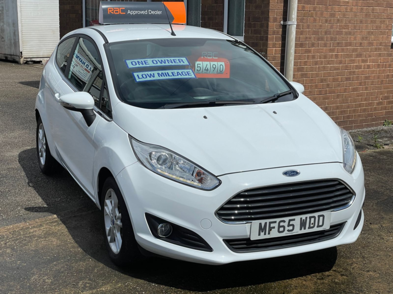 2015 Ford Fiesta 1.25 Zetec Hatchback 3dr Petrol Manual Euro 6 (82 Ps) in White — image 1