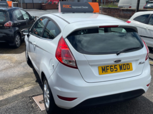 2015 Ford Fiesta 1.25 Zetec Hatchback 3dr Petrol Manual Euro 6 (82 Ps) in White — image 3