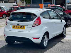 2015 Ford Fiesta 1.25 Zetec Hatchback 3dr Petrol Manual Euro 6 (82 Ps) in White — image 4