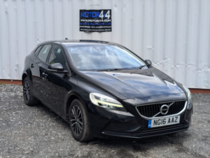 2016 Volvo V40 2.0 Momentum T2 in Black — image 2