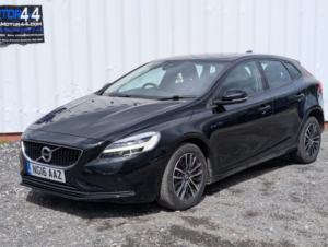 2016 Volvo V40 2.0 Momentum T2 in Black — image 3
