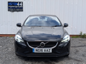 2016 Volvo V40 2.0 Momentum T2 in Black — image 4
