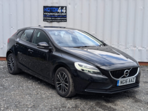 2016 Volvo V40 2.0 Momentum T2 in Black — image 6