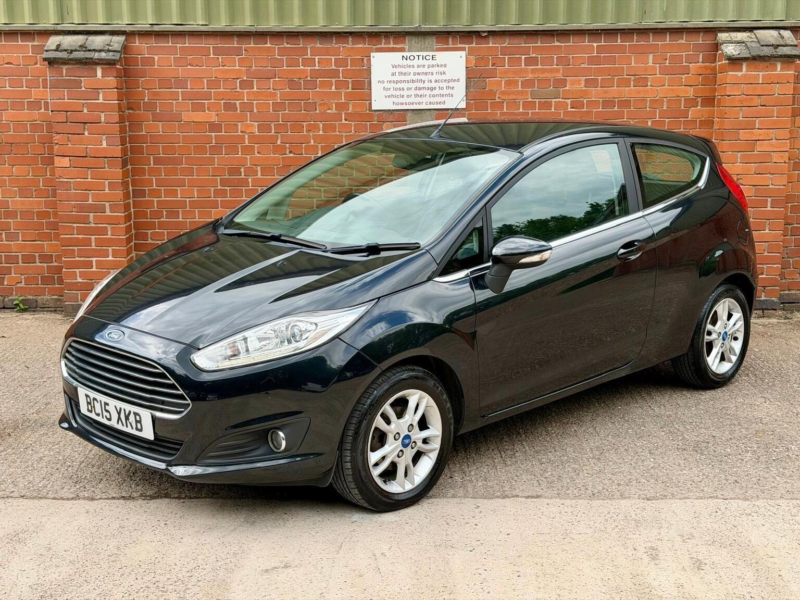 2015 Ford Fiesta 1.25 Zetec Euro 6 3dr in Black — image 1