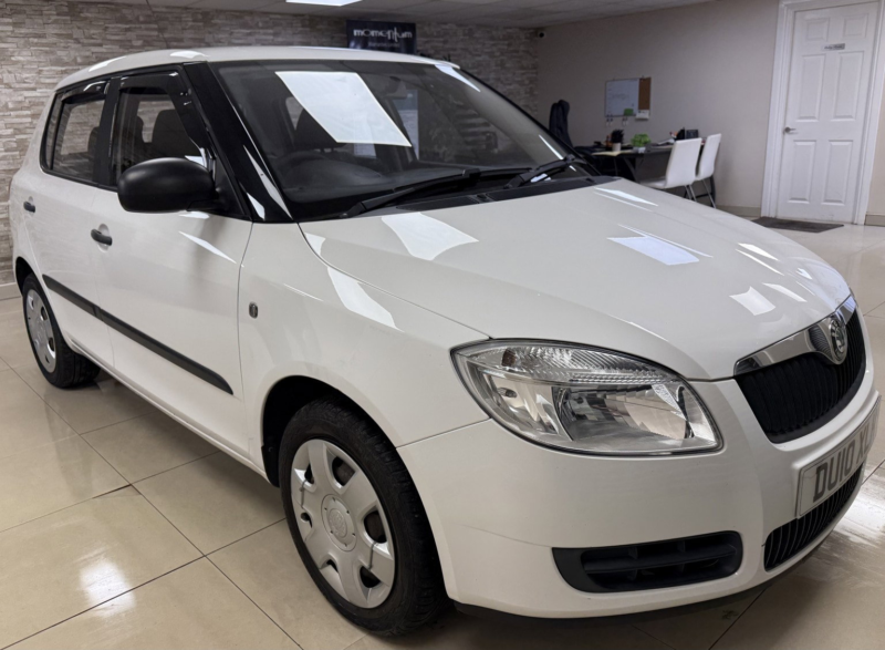 2010 Skoda Fabia 1.2 Htp 12v 1 Hatchback 5dr Petrol Manual (140 G/km, 70 Bhp) in Multicolour — image 1