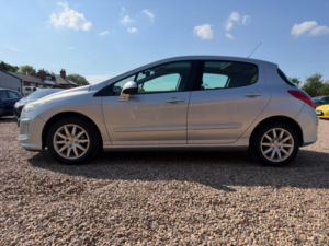 2008 Peugeot 308 1.6 Thp Se 5dr in Silver — image 5