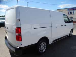 2021 Vauxhall Vivaro 1.5 Turbo D 2900 Dynamic L2 H1 Euro 6 (s/s) 6dr in White — image 6