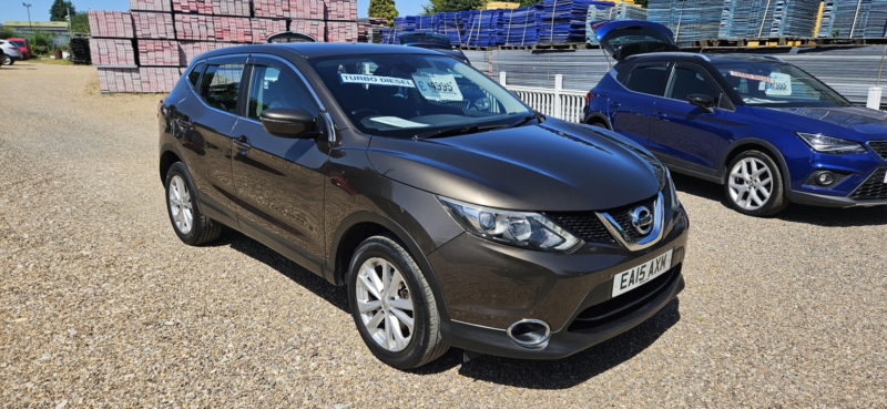 2015 Nissan Qashqai 1.5 Dci Acenta in Beige — image 1