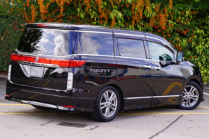 2011 Nissan Elgrand 2.5 Highway Star 5dr 8 Seats in Black — image 4