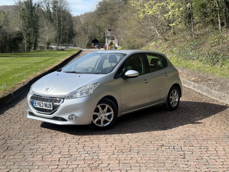 2013 Peugeot 208 1.2 Vti Active in Silver — image 1