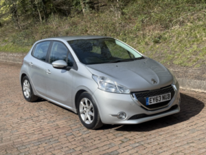 2013 Peugeot 208 1.2 Vti Active in Silver — image 3