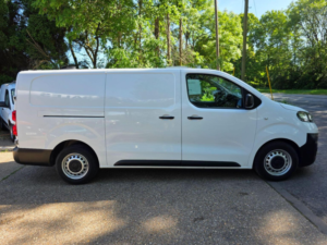 2021 Vauxhall Vivaro 1.5 Turbo D 2900 Edition L2 H1 Euro 6 (s/s) 5dr in White — image 2